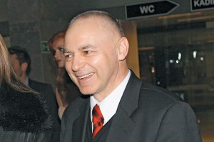 Je Janšev »mister šest odstotkov« Andrej Lovšin  pretental Ukrajince? Nakazali naj bi mu 7,5 milijona evrov za oklepnike, teh pa niso dobili