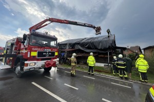 Poplave, požari, plazovi: zaradi neurij od ponedeljka zvečer že 1979 dogodkov, ki so terjali posredovanje gasilcev