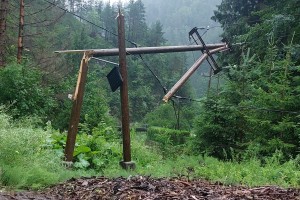 Neurje lomilo in podiralo električne vode, brez elektrike več tisoč ljudi