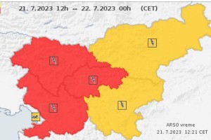 Rdeči alarm za zahodno in osrednjo Slovenijo: toča, veter in udari strel