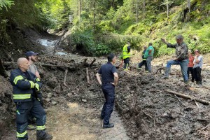 Po neurjih še vedno zaprte ceste in železniška proga Slovenska Bistrica - Ptuj