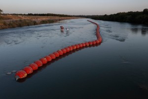 V Teksasu postavili plavajoče ovire za migrante na reki Rio Grande