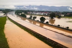 Sodni dan: prekinjene cestne in železniške povezave, poplave zaprle štajersko avtocesto!