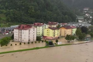 Izredne razmere v begunjski bolnišnici, na Koroškem otežen dostop do zdravstvenih ustanov