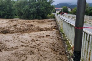 Nove padavine ogrožajo v ujmi najbolj prizadeta območja