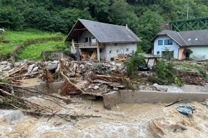 Oranžni alarm za vso Slovenijo: narasle vode lahko znova uničujejo