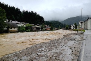 Oranžni alarm: popoldne neurja z nalivi in vetrom