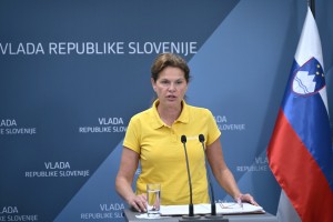 Sporna počitniška hiša Alenke Bratušek: od črne gradnje preko vojne s sosedom do premikanja mejnikov!