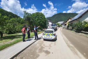 Brezvestneži ropajo in goljufajo žrteve poplav