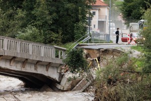 Na Kamniški Bistrici bodo postavili tri montažne mostove