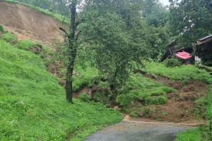 Več kot 200 plazov na Gorenjskem