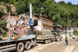 Jezdeci apokalipse in dobičkarji: s tragedijo si želijo napolniti žepe! (KOMENTAR)