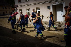 Med čiščenjem po poplavah v Črni deset zastrupitev z ogljikovim monoksidom