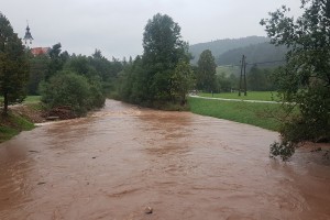 Reke bodo še naraščale in se razlivale