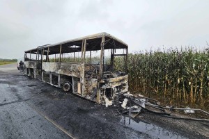 V Hočah ukradli avtobus in ga zažgali ob gramozni jami; škode za 150.000 evrov (FOTO)