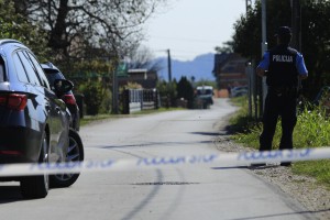 Policijski specialci v vasi pri Ptuju: v Dražencih streljanje, bodo specialci vdrli v hišo?