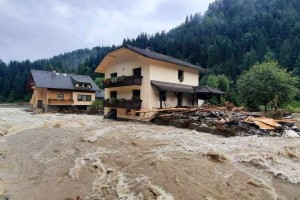 Začasni vodovod za nesrečne Struge; preselili bodo ljudi iz 16 poškodovanih objektov