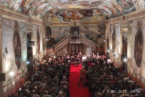 Učiteljski zbor Glasbene šole Brežice s koncertom obeležil svetovni dan učiteljev