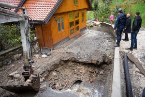 Cesta med zgornjim delom Baške grape in dolino spet odprta