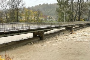 Preplah v Kranju: lahko narasla Sava preluknja kanalizacijo za 25.000 ljudi?