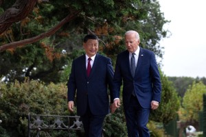 Biden in Xi obnavljata neposredne komunikacije