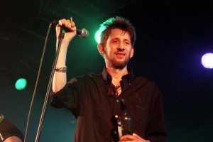 Umrl je Shane MacGowan, pevec kultnih The Pogues