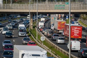 Za izgradnjo tretjega pasu prejeli tri ponudbe