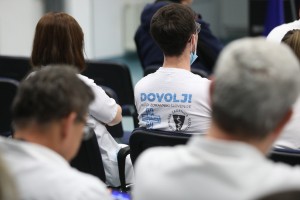 UKC, stavka, zdravniki, visoke plače