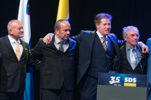 Zaradi Kanglerja zamere in prerivanja v SDS, zaradi skrajneža Grimsa pa se držijo za glave v Bruslju – dobre možnosti ima, da postane evropski poslanec!