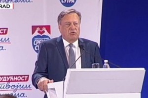 Vzhičeni Janković je Vučiću in polni dvorani Srbov povedal: Ponosen sem, da je Beograd …