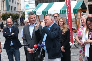 Nemec in vodilni kandidat evropskih socialistov Schmit proti "škodljivi politiki" Ursule von der Leyen
