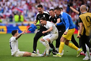 Borbeni Slovenci do velike točke v Stuttgartu! (FOTO)