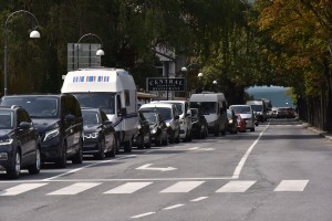 Bled se duši v pločevini, dve družini pa blokirata gradnjo obvoznice