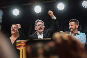 Francoski parlament po presenetljivi zmagi levice brez absolutne večine