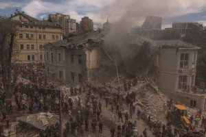 Ruska raketa razdejala otroško bolnišnico v Kijevu