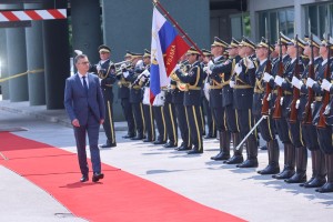 Marjan Šarec še zadnjič skozi špalir gardistov; naslednji teden bo že v Bruslju (FOTO)