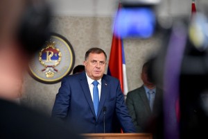 Nevarna julijska vročica v BIH: Milorad Dodik rine na svoje