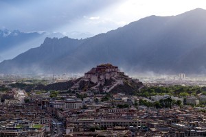 Tibetansko vprašanje: staro rivalstvo za prevlado na strehi sveta