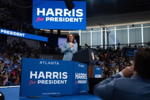 Kamala Harris bo razkrila, s kom bo šla v boj proti Trumpu