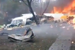 Grozljivi prizori iz Brazilije: sredi mesta strmoglavilo letalo z 61 potniki (VIDEO)