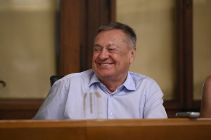 Dežman: Vlada podpira Jankovića, ki z vsemi sredstvi preprečuje pokop posmrtnih ostankov žrtev komunizma