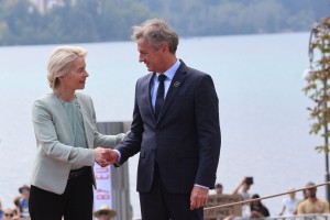 Ursula von der Leyen je Goloba na Bled prišla prosit za uslugo