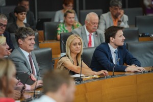 Najmanj polovica poslanske skupine Gibanja Svoboda bi se lahko mirno prepisala kar v Levico (KOMENTAR)