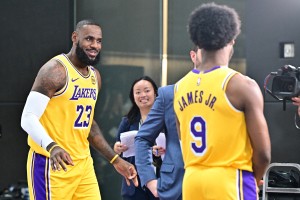 LeBron in Bronny James sta prvi oče in sin, ki sta skupaj zaigrala na NBA parketu