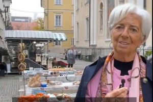 Kaj počne ena najvplivnejših žensk sveta med branjevkami na ljubljanski tržnici? (VIDEO)