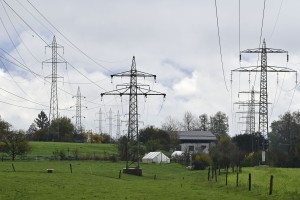 Omrežnina: Agencija za energijo dan pred iztekom Golobovega ultimata neomajna