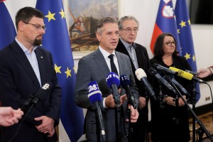 Podpisane kolektivne pogodbe za uveljavitev plačne reforme v javnem sektorju