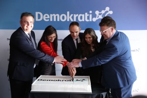 Ne Logar ne Janša ne moreta registrirati znamke Demokrati