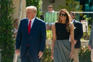 Melania se bo sončila na Floridi: tako kot je ne bo v Belo hišo, je ne bo tudi v Slovenijo