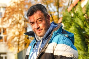 Ko sem že drugič ali tretjič očeta fizično napadel, sem si rekel: Kaj pa jaz to delam?